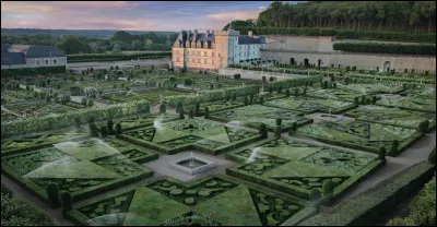 Quel ch&acirc;teau de la Loire est r&eacute;put&eacute; pour ses somptueux jardins ?