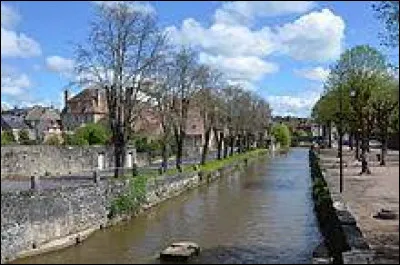 Nous flânons à présent le long de l'Anguison, à Corbigny. Commune de l'arrondissement de Clamecy, aux portes du Morvan, elle se situe dans le département ...