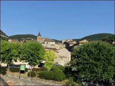 Commune de l'arrondissement de Millau, dans le parc naturel régional des Grands Causses, Saint-Georges-de-Luzençon se situe dans le département ...