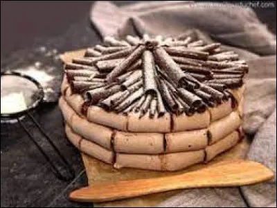Cuisine : Quel est le nom de cette pâtisserie à base de chocolat et de meringue ?