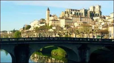 Géographie : Dans quel département français se situe la ville d'Auch ?