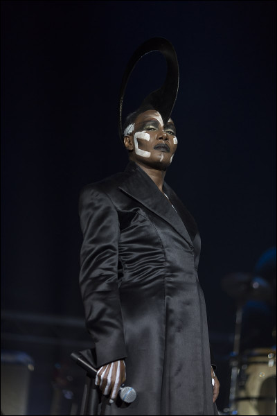 Quelle chanteuse reprend ''La Vie en rose '' en 1977, en mélangeant anglais et français ?