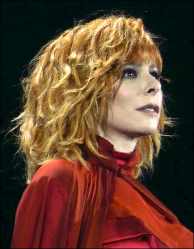 Avec quelle chanteur Mylène Farmer enregistre-t-elle le duo ''Les Mots'' ?