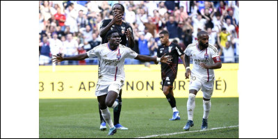 Lequel de ces joueurs a été sacré 7 fois Champion de France avec le club de lOlympique lyonnais ?