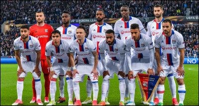 Quel ancien champion du monde 1998 a entraîné l'OL de 2022 à 2023 ?