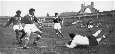 En quelle année le club de foot de lOlympique lyonnais remporte-t-il son premier titre dans un championnat national ?