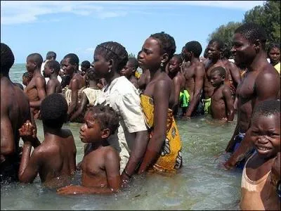 De quel pays africain la France a-t-elle annul le 19 juillet la totalit de la dette qui le liait  elle ?