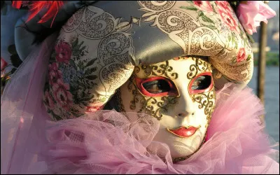 Quel acteur voit-on dans le long-métrage "Le Masque de l'araignée" ?