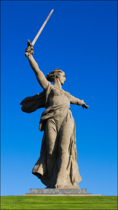 Dans quelle ville russe peut-on admirer la statue de ''La Mère Patrie'' ?