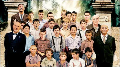 Quel poste occupe le personnage incarn&eacute; par G&eacute;rard Jugnot dans le film ''Les Choristes'' ?