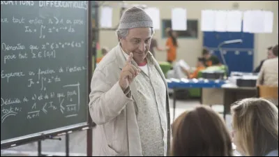 Quelle mati&egrave;re enseigne le professeur incarn&eacute; par Christian Clavier, dans le film ''Les Profs'' ?