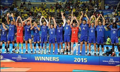 Contre quelle équipe léquipe de France de volley-ball a-t-elle disputé le premier match de son histoire, en 1946 ?