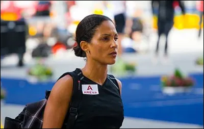 Depuis quelle ann&eacute;e Christine Arron est-elle la d&eacute;tentrice du record d'Europe du 100 m&egrave;tres ?