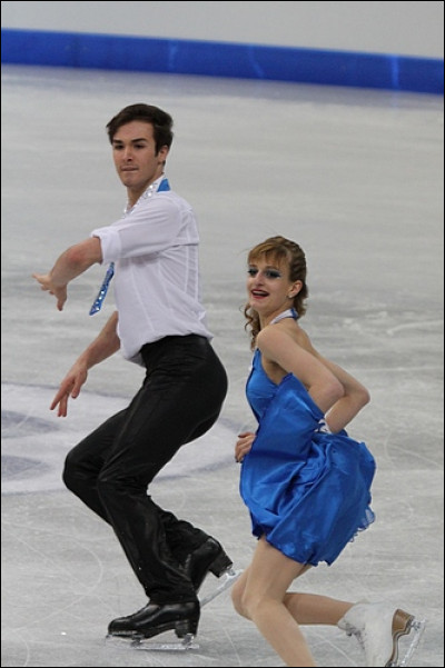 Quel est le nom du partenaire avec qui Gabriella Papadakis est quintuple championne du monde de patinage artistique ?