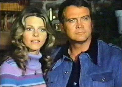 Avec qui sortait-elle dans la srie ?