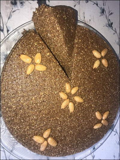 De quel pays est originaire le gâteau appelé "sellou" ?