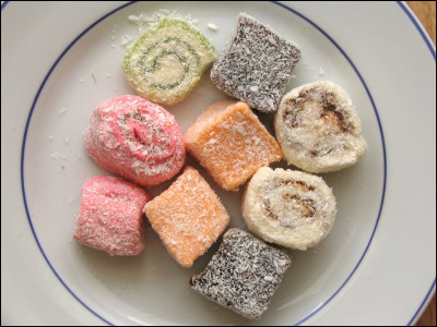 À quel enfant la Sorcière Blanche donne-t-elle un loukoum dans le film ''Le Monde de Narnia : Le Lion, la Sorcière blanche et l'Armoire magique'' ?