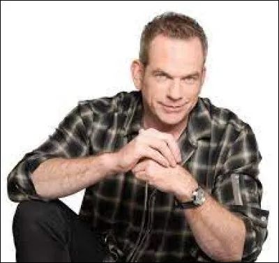 Complétez les paroles de cette chanson de Garou : "Celui qui n'a jamais été seul/ Au moins une fois dans sa vie/...