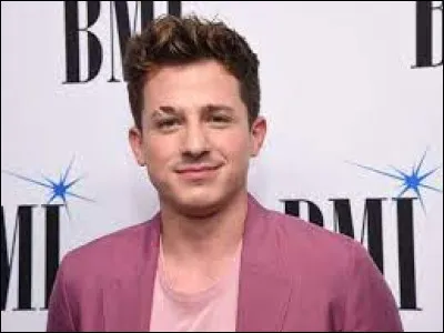 Avec quelle chanteuse Charlie Puth partage-t-il un duo sur la chanson "Marving Gaye" en 2015 ?