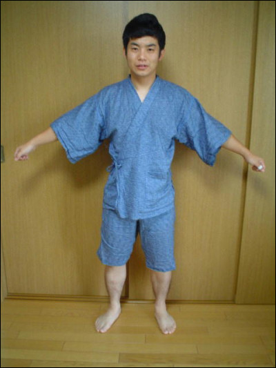 Comment appelle-t-on ce vêtement d'intérieur ou de nuit traditionnel japonais ?