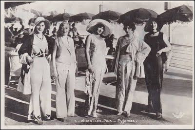 Qui popularise le pyjama de plage dans les années 20 ?