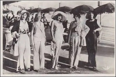 Qui popularise le pyjama de plage dans les ann&eacute;es 20 ?
