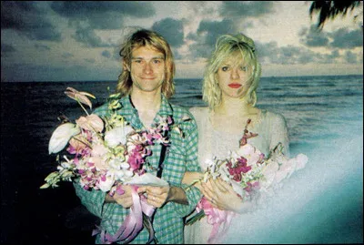 Quel chanteur &eacute;tait en pyjama lorsqu'il a &eacute;pous&eacute; Courtney Love ?