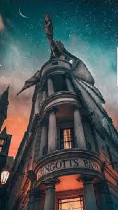 Dans le cours de Remus Lupin sur l'Épouvantard, après Neville, c'est au tour de Ron.