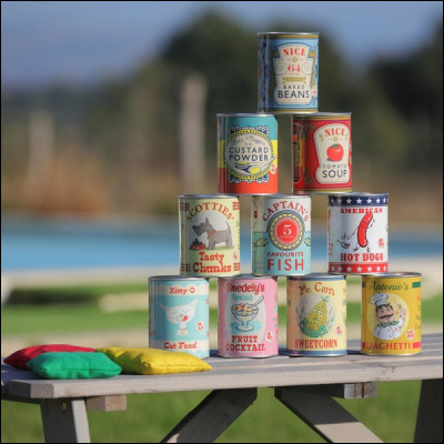 Quel jeu de kermesse consiste à renverser des conserves avec une balle  ?