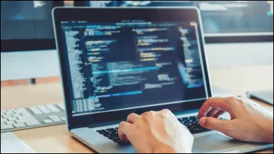 Quel est le langage informatique le plus courant utilis&eacute; pour &eacute;crire les pages web ?