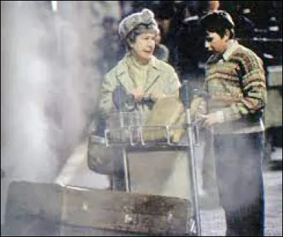 Comment s'appelle la grand-mère de Neville ?