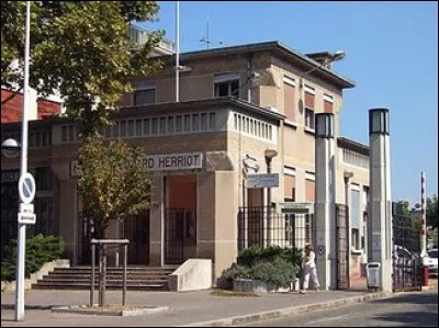 Où se trouve l'hôpital Édouard Herriot ?