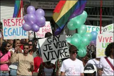 2023 - Quelle est la date précise de la légalisation par le gouvernement de l'homosexualité ?
