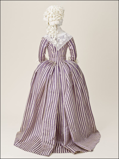 Par quelle robe sera remplacée la robe à la française à partir de 1770 ?