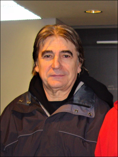 Dans sa chanson ''Je suis malade'' qui sortait seule le soir ?