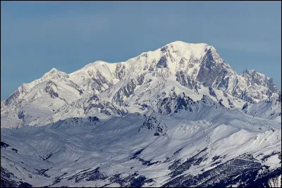 &Agrave; quelle hauteur culmine le mont Blanc ?