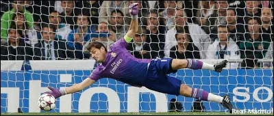 Quel joueur a gard&eacute; les buts du Real Madrid entre 1999 et 2015 ?