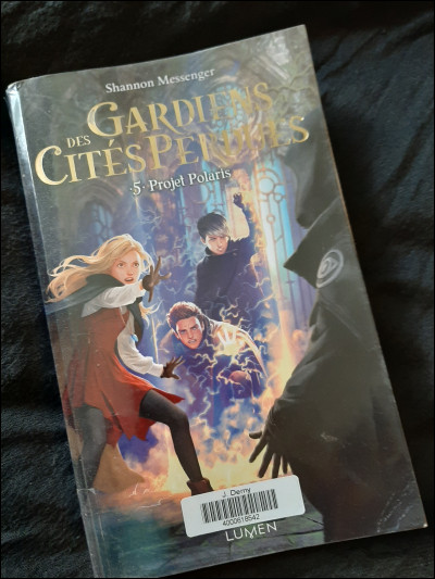 Comment s'appelle la sur humaine de Sophie ?