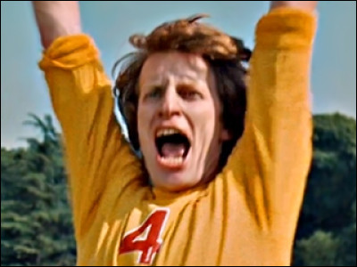 Dans quel film André Dussollier fait-il une apparition en incarnant un joueur de foot ?