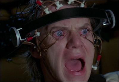 Dans quel film de Kubrick, le personnage d'Alex est-il obligé de garder les yeux ouverts à l'aide d'une paire de blépharostats ?