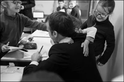 Comment s'appelle la photographe officielle d'Emmanuel Macron depuis 2017 ?