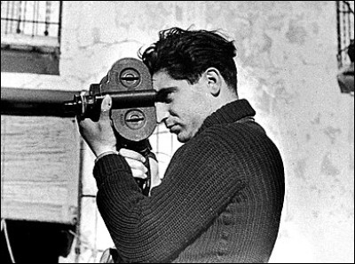 Quel livre d'Ernest Hemingway est inspiré des photographies de Robert Capa ?