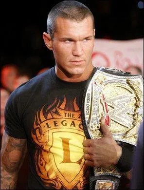 Le 11 janvier  Raw, Randy a un Triple Threat match qu'il remporte contre ?