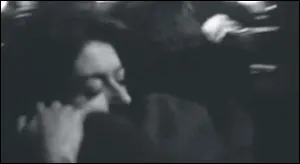 Dans le film ''Un Homme et une Femme'' dans quelle gare arrive Jean-Louis Trintignant pour retrouver Anouk Aim&eacute;e ?