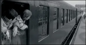 Dans quel film d'Henri Verneuil avec Jean-Paul Belmondo peut-on voir cette sc&egrave;ne de gare ?