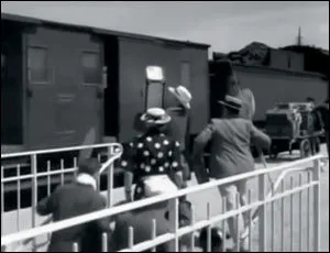 Dans quel film de Jacques Tati peut-on voir cette sc&egrave;ne de gare ?
