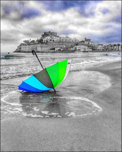 Quant à lui, ses paroles sont mythiques : "Avec le vent du nord, écoutez-le craquer, le plat pays qui est le mien" :