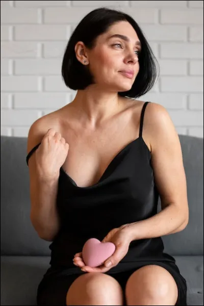 Quel nom donne-t-on à une femme qui accepte des relations sexuelles avec complaisance ?