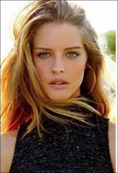 Quel nom donne-t-on à une femme qui utilise des combinaisons savantes et complexes pour arriver à ses fins ?