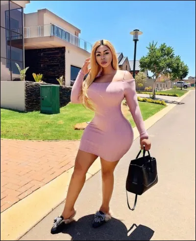 Quel nom donne-t-on à une femme qui s'adonne aux plaisirs amoureux charnels ?